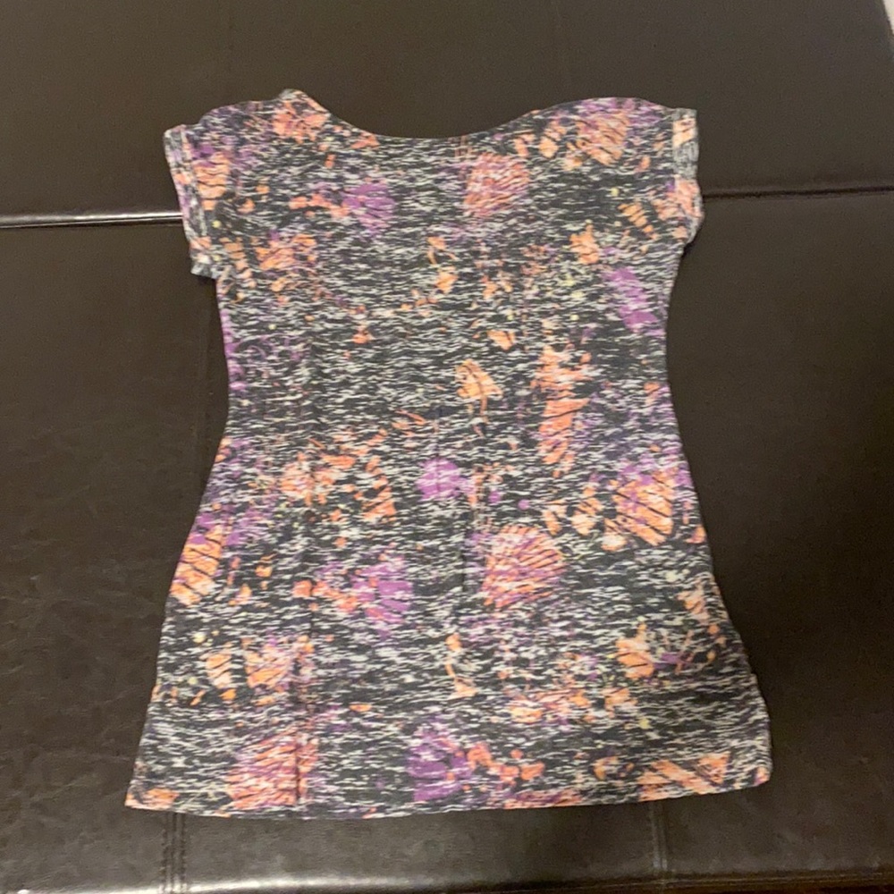 Stretchy graphic tee